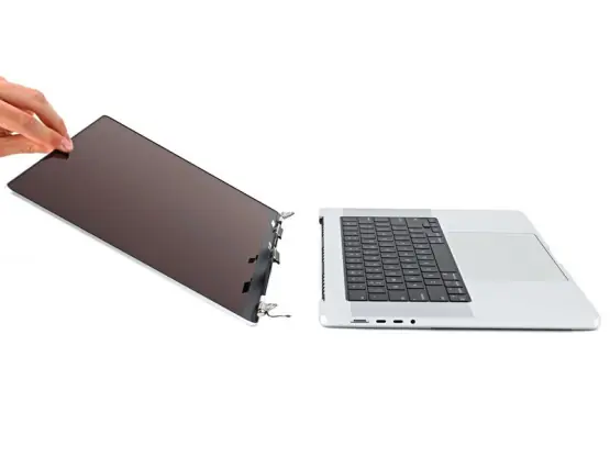 MacBook avec écran cassé
