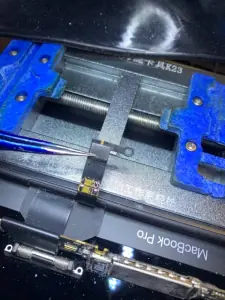 Vue du câble au microscope
